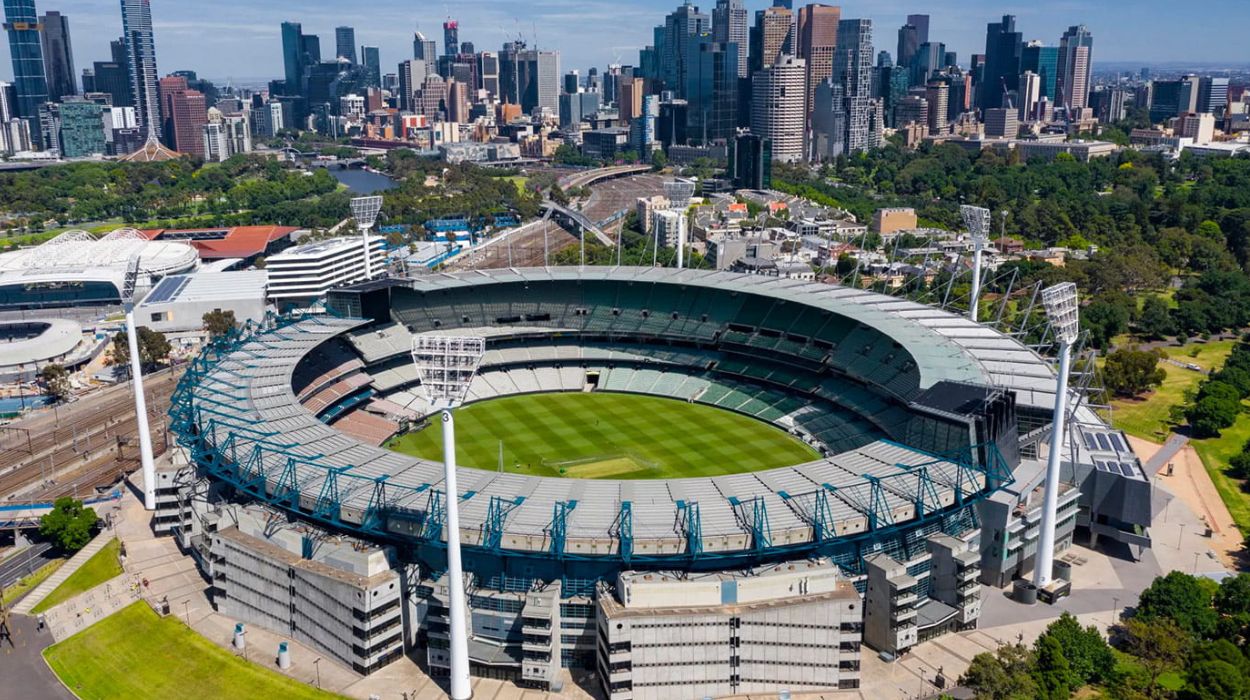 WA fans accused of not loving test cricket for not flying to Melbourne to fill the empty seats at the Boxing Day test